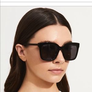 NEW DIFF Bella sunglasses in black